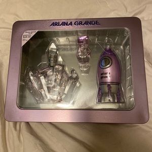 SOLD Ariana Grande R.E.M gift set